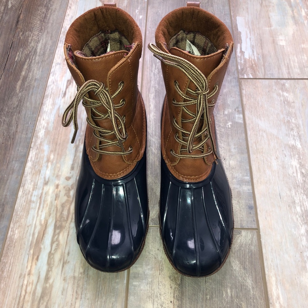 Navy, fleece lined duck boots. Barely worn
